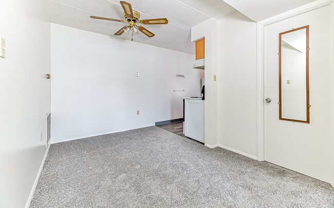 Photo - Hillcrest Apartments