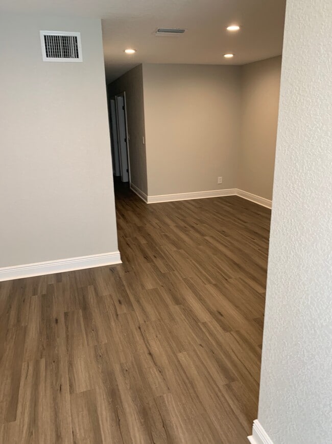 Building Photo - 2704 W Mississippi Ave Unit Apt A