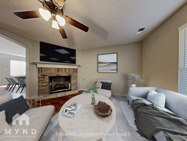 Photo - 160 Nicholas Dr