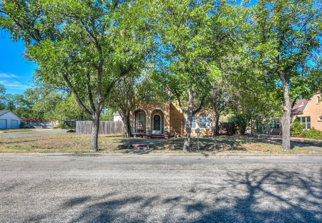 Main house - 203 N Bishop St Casa