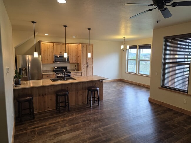 Photo - 189 Redstone Dr