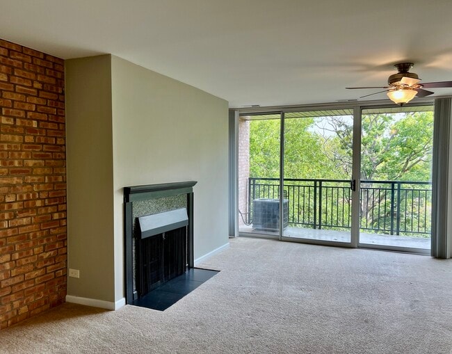 Photo - 5900 Oakwood Dr Unit 3F