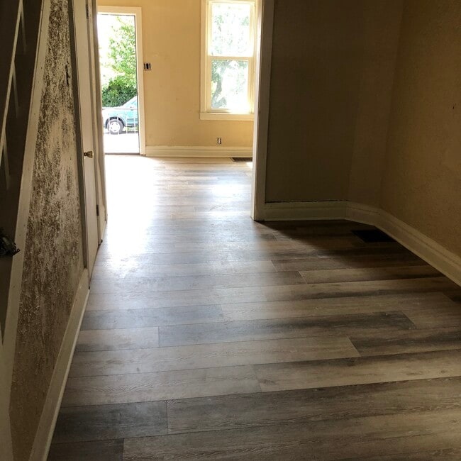 Photo - 2124 Greenwood St