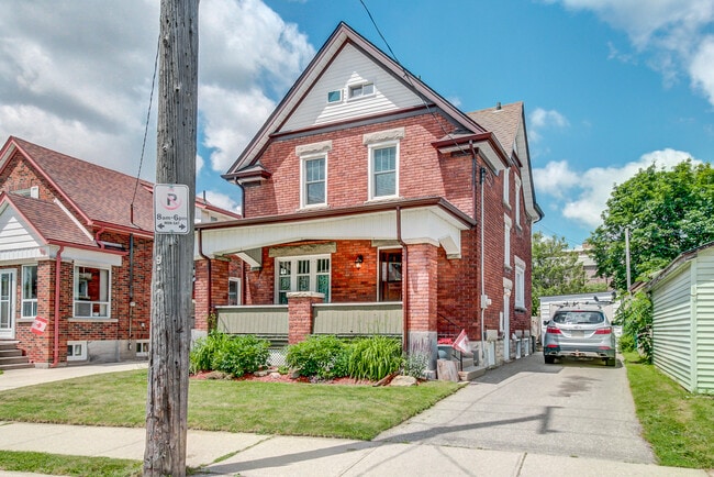 Photo - 156 Cedar St S