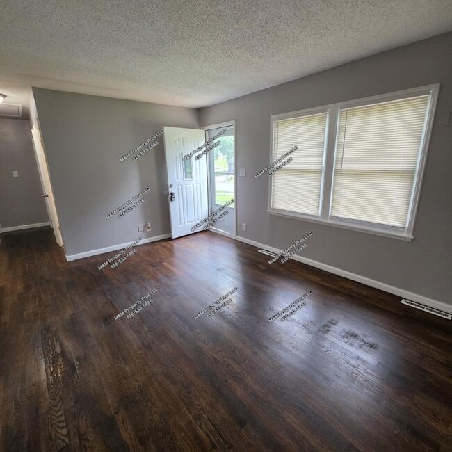 Photo - 811 N 82nd St