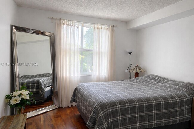 Photo - 17150 N Bay Rd Unit 2412