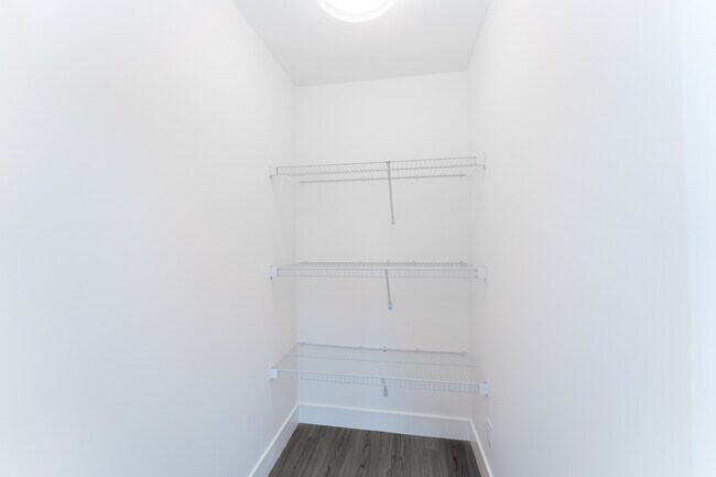 809 Arncote Ave Unit 402