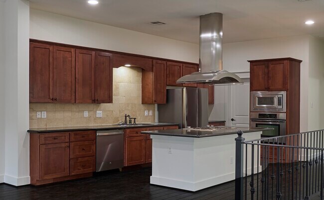 Photo - 5516 Larkin St