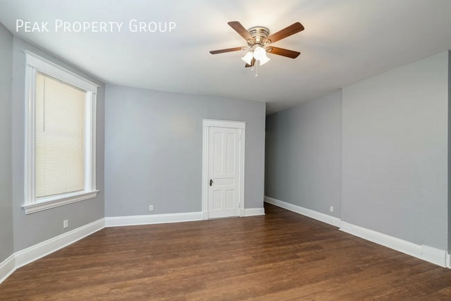 Photo - 2323 Flora St