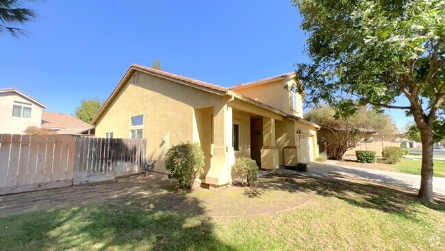 Building Photo - NEW LISTING IN A GATED COMMUNITY $2,300.00... Rental