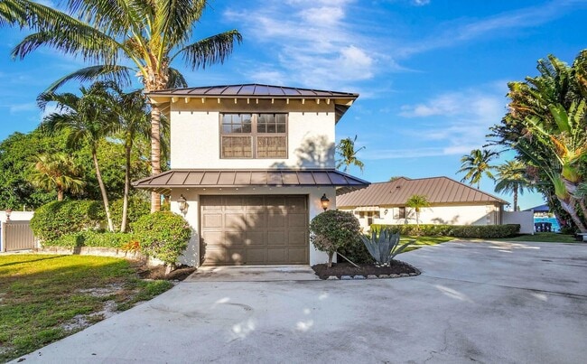 Photo - 310 S Lake Dr