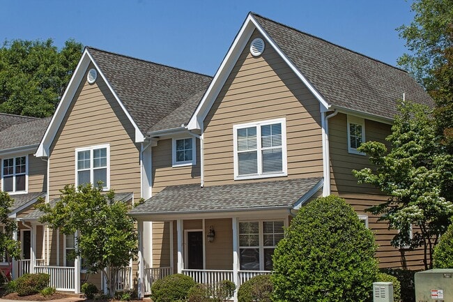 Building Photo - Move-in Ready End-Unit Townhome Near Crozet Park - Bring Your Pet!