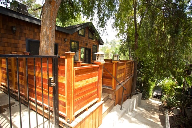 Building Photo - 2119 Hyperion Ave