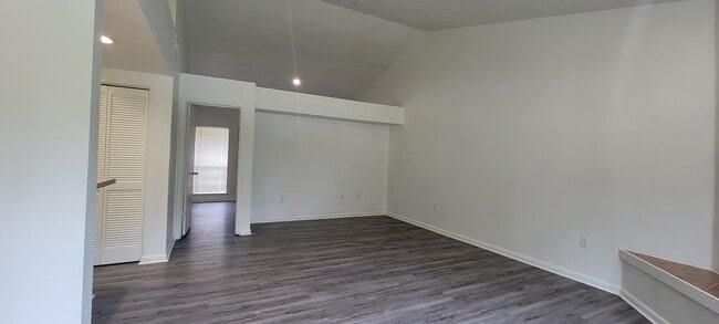 Photo - Timberland Apartments