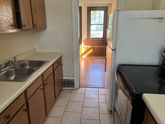 Photo - 1841 Grande Ave SE