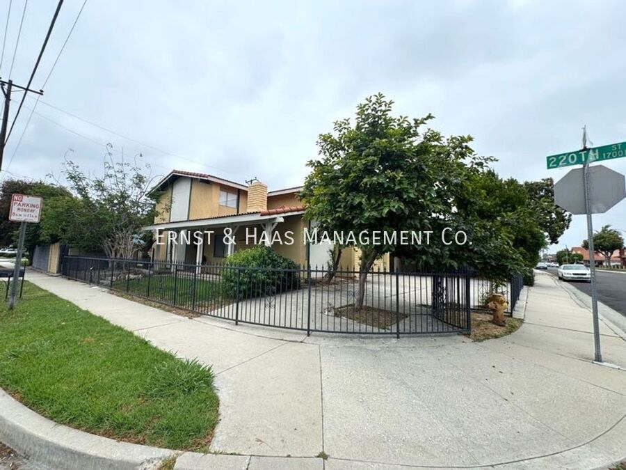 Photo - 21929 Water St.-