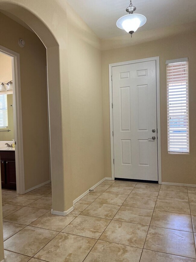 Home in sought after Granville Community! Casas en Alquiler