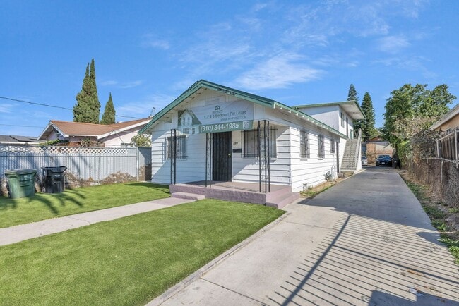 Building Photo - MODERN 2BED/1BATH APARTMENT WITH WASHER/DR... Unit 121