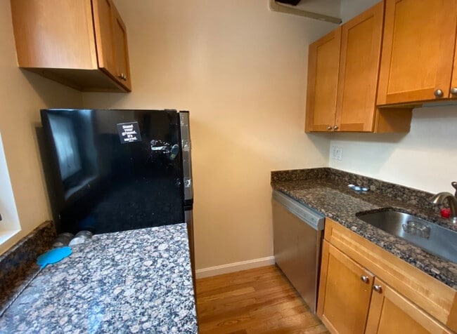 Photo - 2 Harvard Sq Unit 4