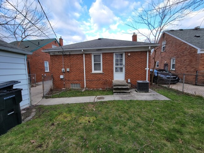 Back entrance - 11457 Leverne