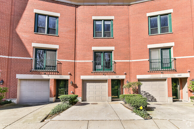 Building Photo - 616 S Laflin St Unit F Rental