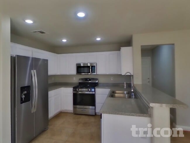 Photo - 977 Medina De Leon Ave