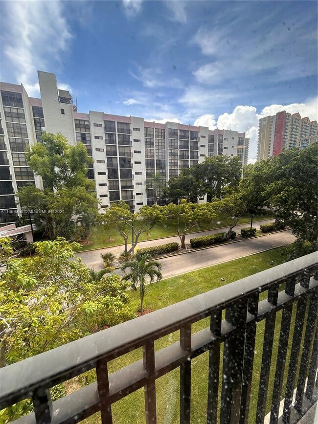 Photo - 17021 N Bay Rd Condominio Unidad 424