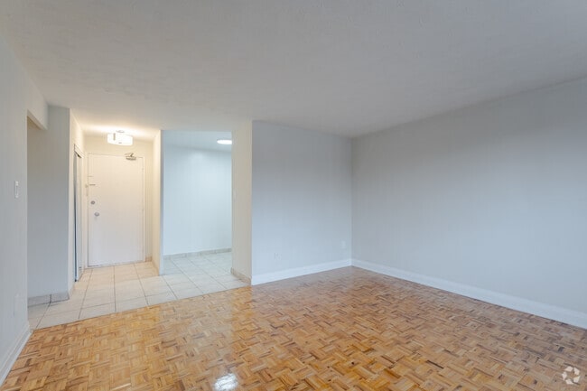 2BR, 1BA - 876SF - Living & Dining Room