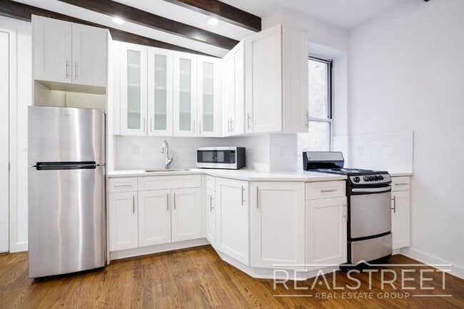 Building Photo - 3 BED 1.5 Bath in Bed Stuy