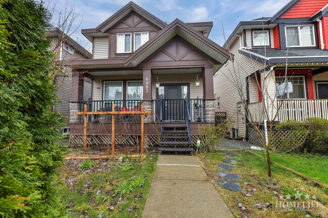 Building Photo - Bright 2 Bedroom Basement Suite in Quiet Cloverdale Location All Utilities Included Unit Coach House