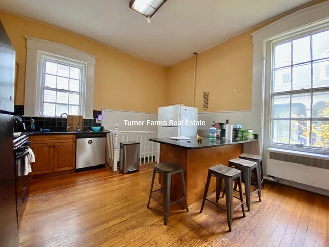 Photo - 139 Hillside St Unit A