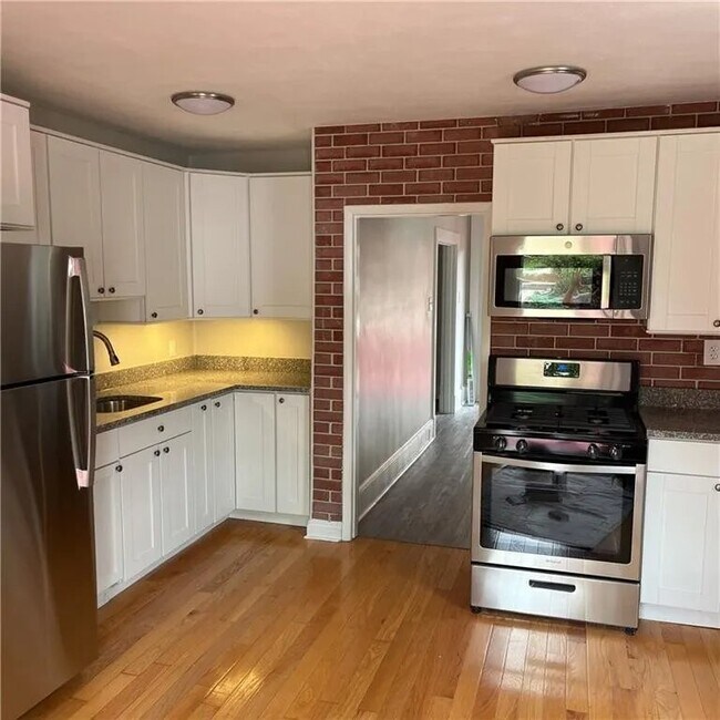 Photo - 643 Waddell Ave