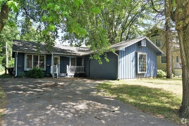 Building Photo - Downtown Chelsea Neighborhood Ranch Rental