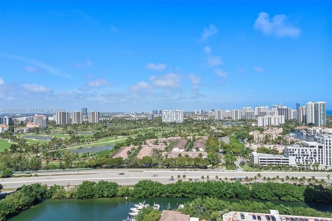 Building Photo - 3530 Mystic Pointe Dr Unit 2907