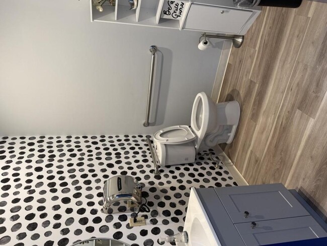 Photo - 8751 Commodity Cir