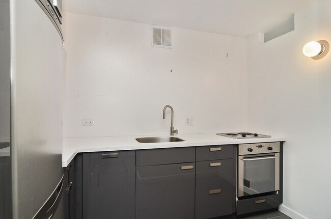 kitchen - 655 W Irving Park Rd Unit 2109