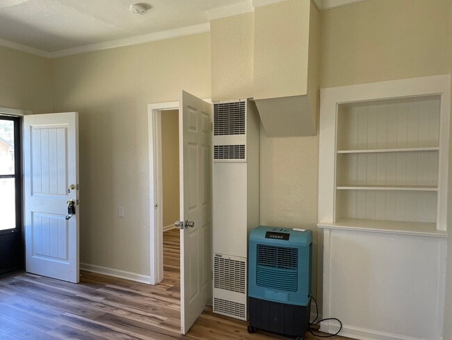 Photo - Newly Remodeled 2 Bedroom 1 Bath-Ready for you to move right in!!!