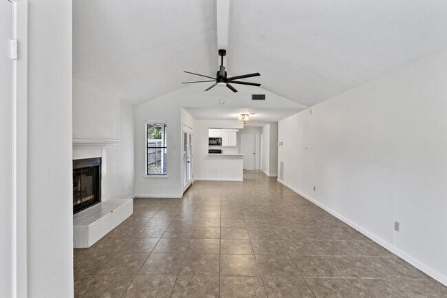 Photo - 2208 Lobo Dr