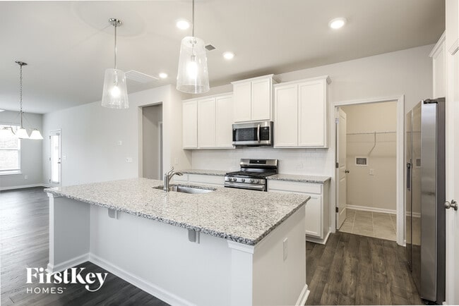 Photo - 586 Hillpark Ln