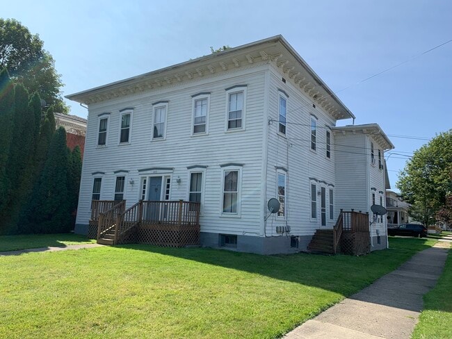 Building Photo - 223 Main St Unit 201