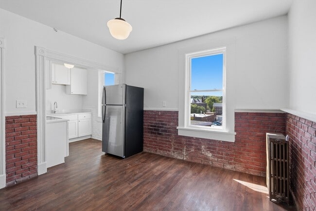 105 High St Unit 4P
