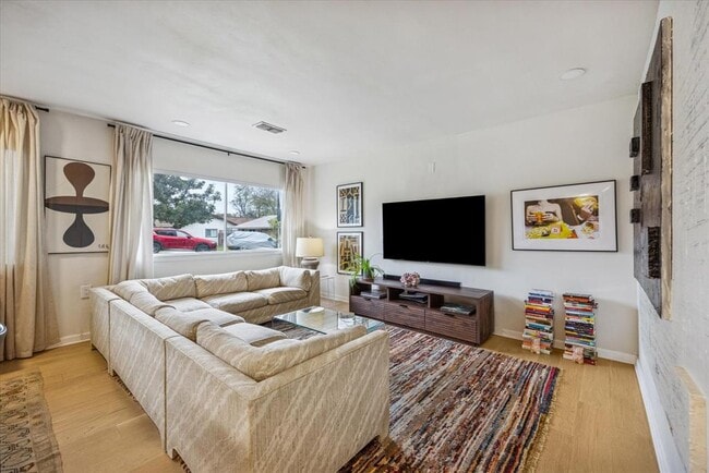 Photo - 6809 Meadow Cir