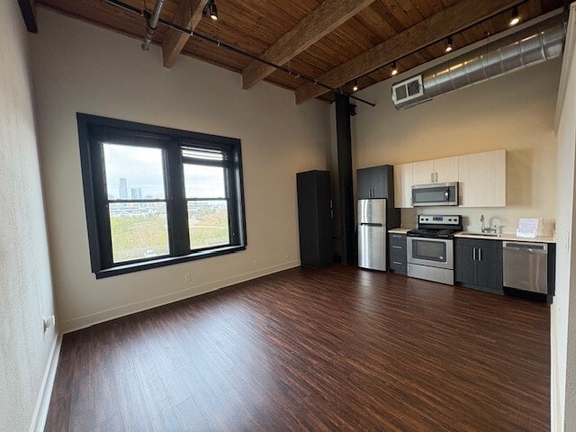 Building Photo - 806 Sampson St Unit 421