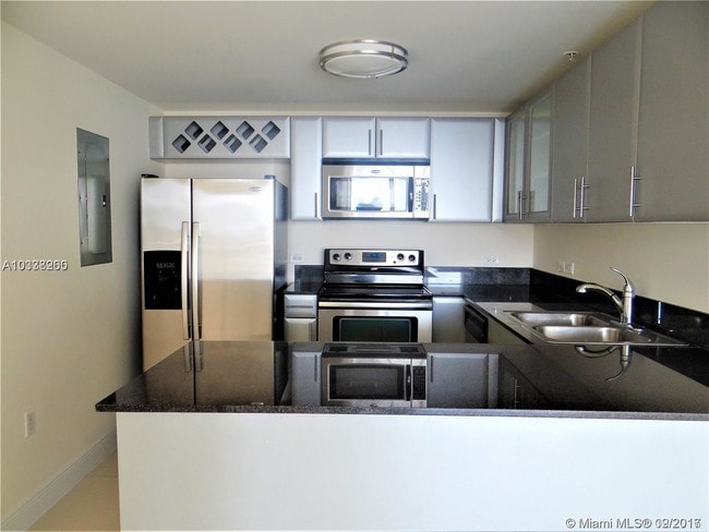 Photo - 1861 NW S River Dr