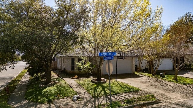 Photo - 1001 Apple Cross Dr