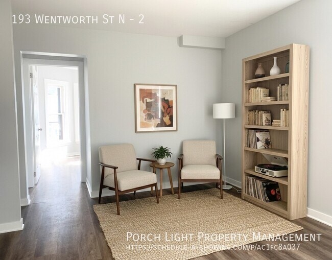 Photo - Beautiful and Renovated 2 bedroom with parking and laundry Unité 2