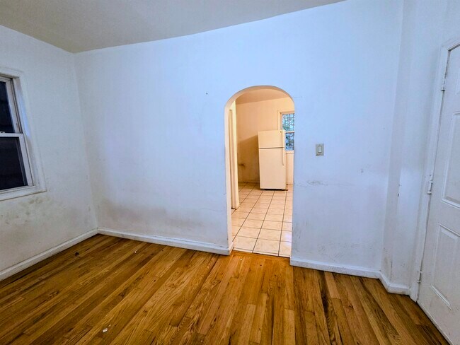 Photo - 162 Tonnelle Ave