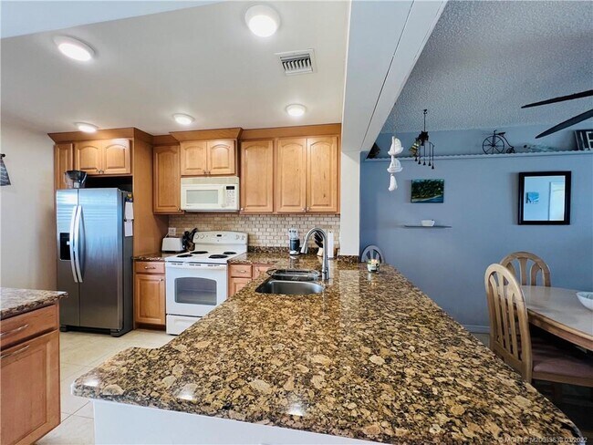 Building Photo - 7430 S Ocean Dr Unit 619B Rental
