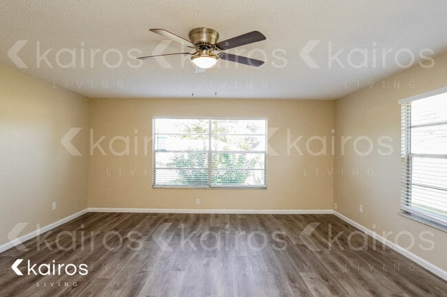 Photo - 16 Spring Loop Cir