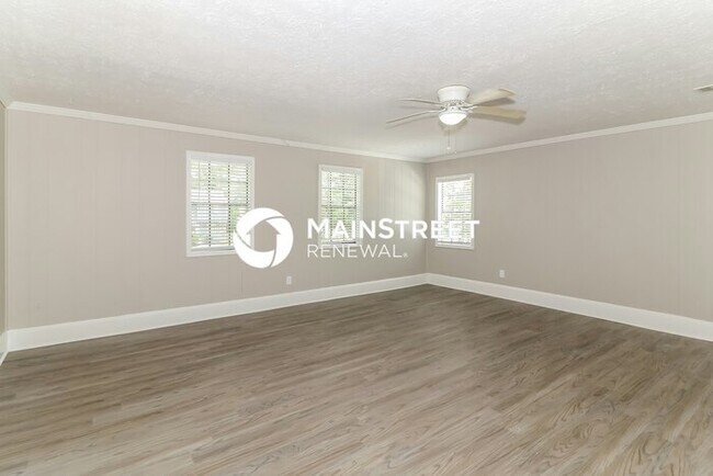 Photo - 3 Bedroom Pet-Friendly Home in Lithonia, GA with Main Street Renewal